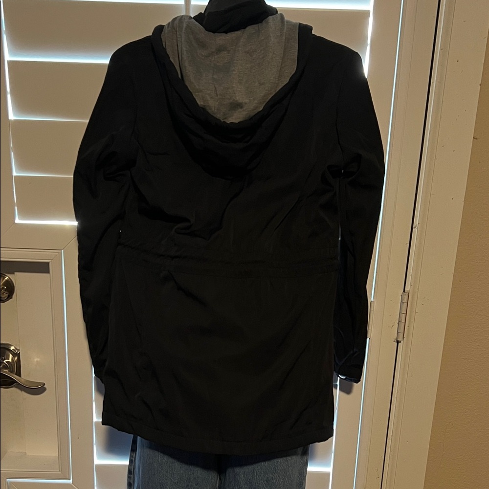 Stylish Black Windbreaker Jacket - image 4